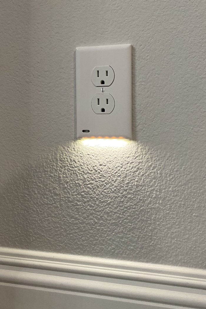 How to Replace an Outlet Plug