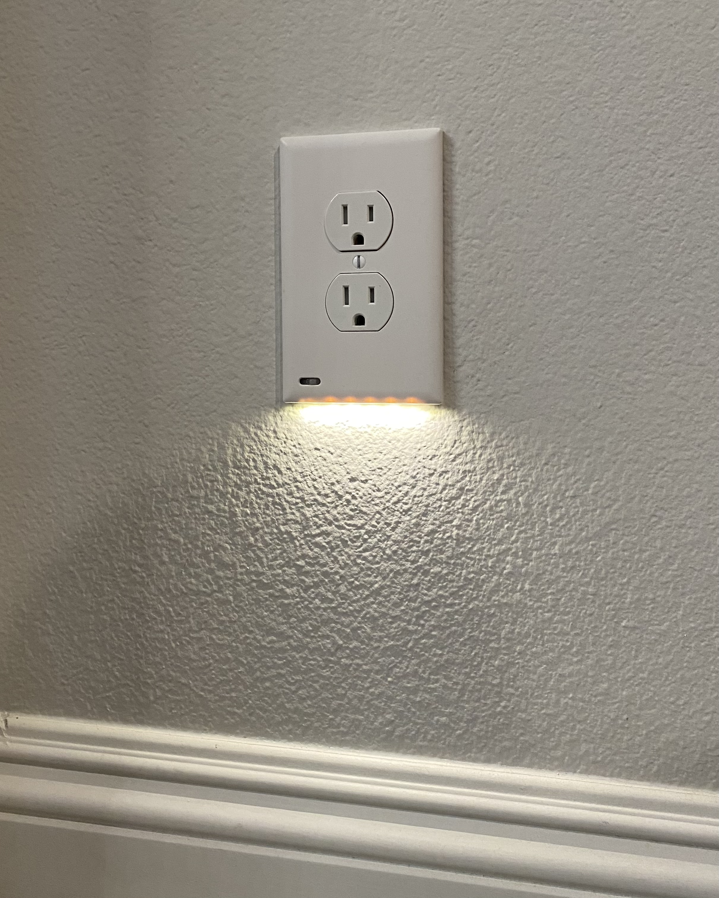How to Replace an Outlet Plug